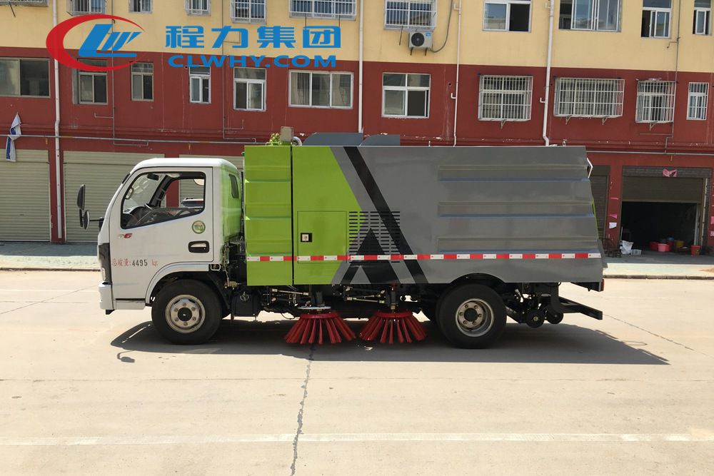 东风小多利卡扫路车高清图