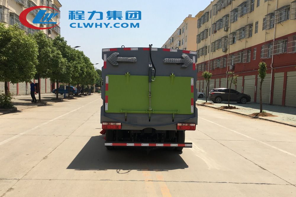 东风小多利卡扫路车高清图